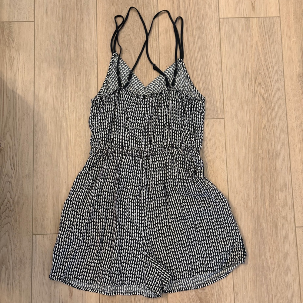 Romper with Crisscross Straps - Picture 4 of 4